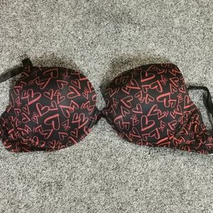 NWT Victoria's Secret Black and Red Heart Print Bra